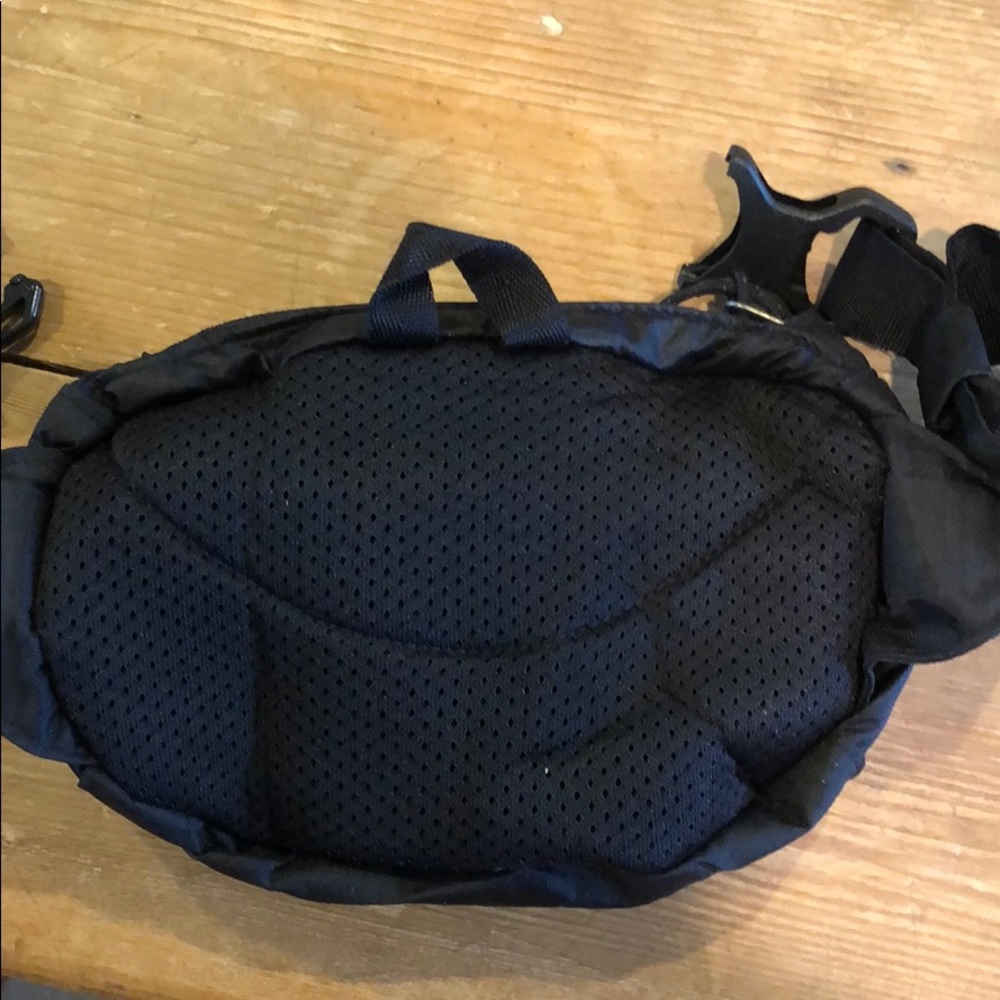 Patagonia Black Crossbody Waist Pack - Picture 6 of 8